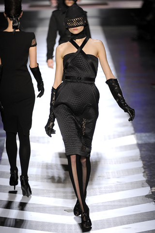 Vestido negro texturado escote cruzado J P Gaultier